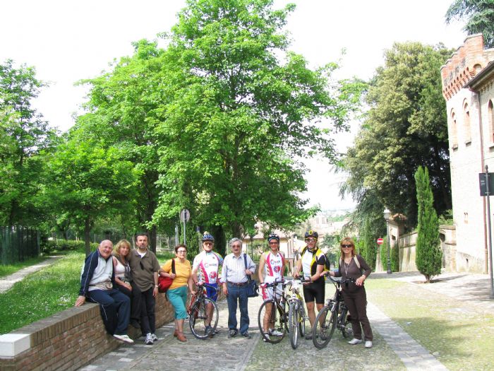 2009-05-10 Incontro in bici - Associazione Culturale U. Foschi